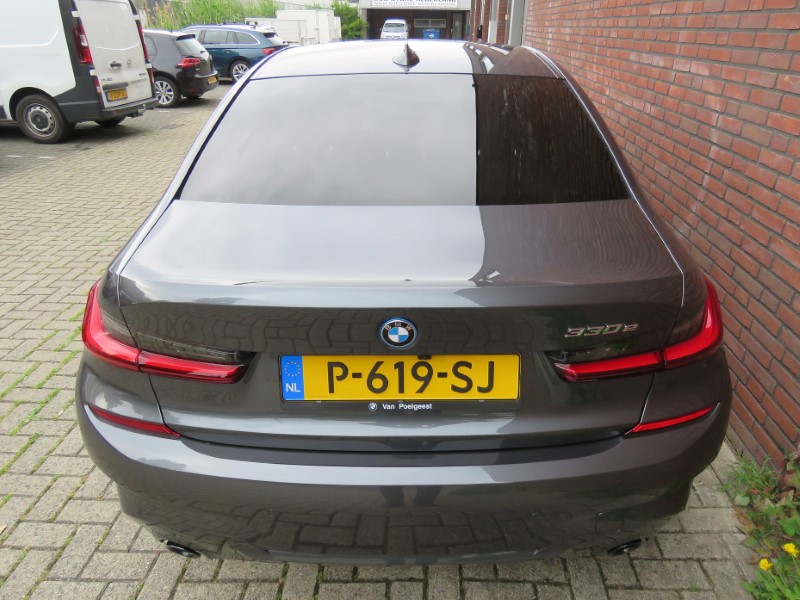 BMW 330e Saloon