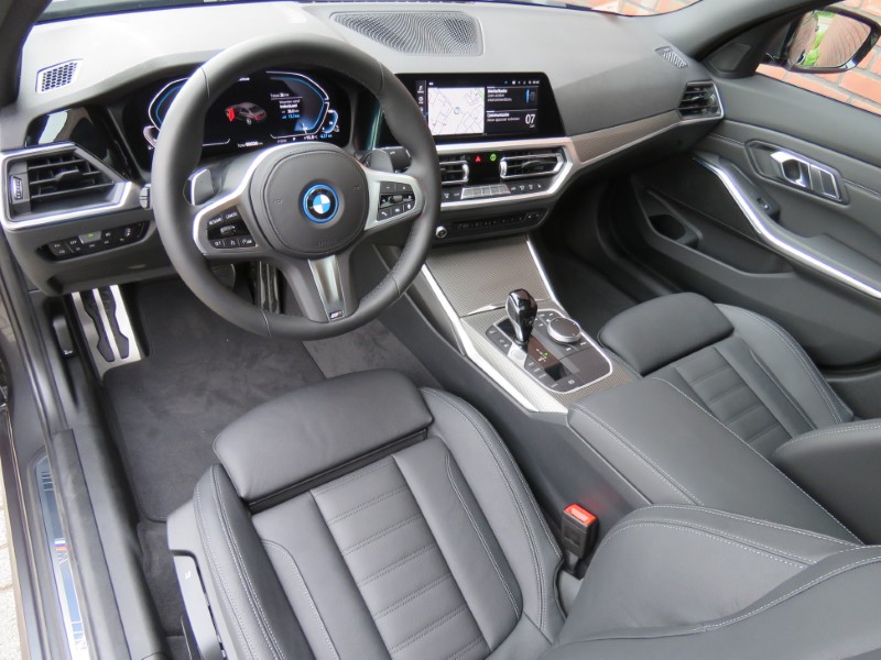 BMW 330e Saloon