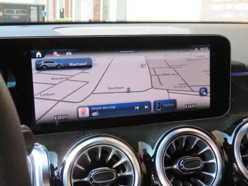 Mercedes-Benz GLB 180