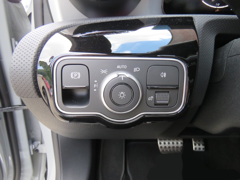 Mercedes-Benz A 250e