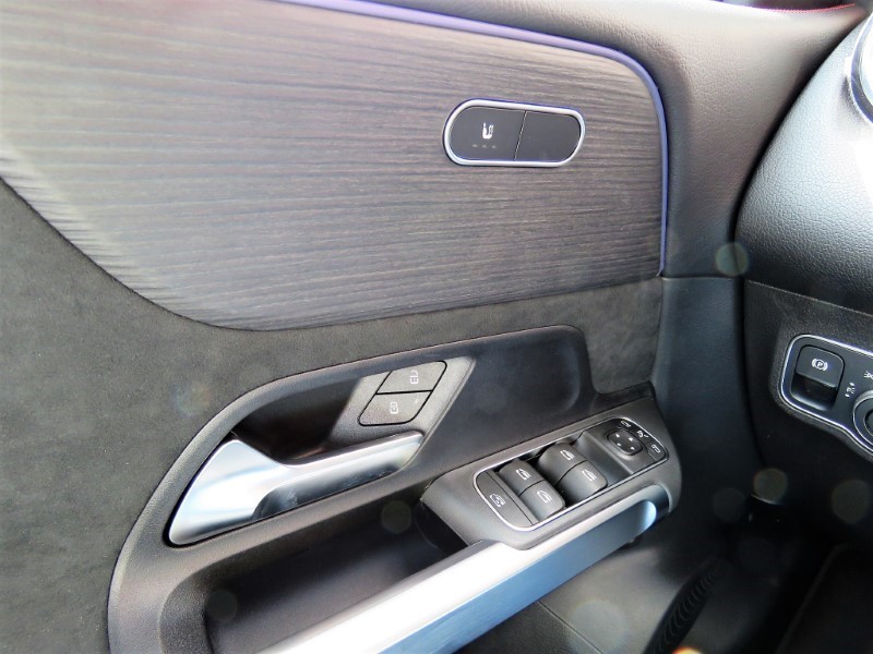 Mercedes-Benz GLB 180