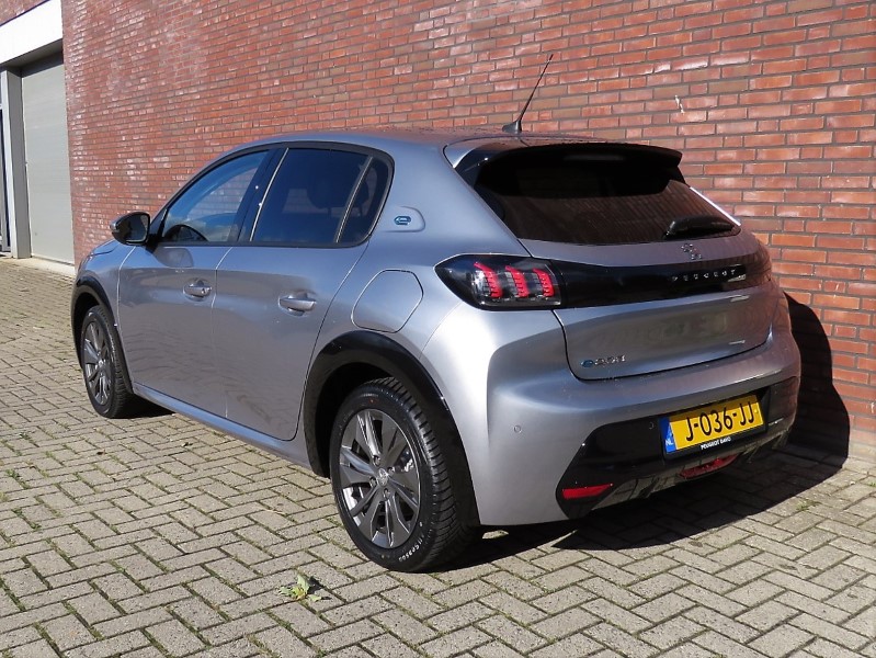 Peugeot e-208
