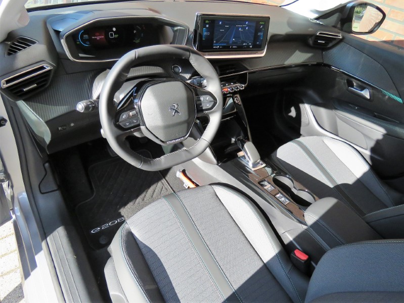 Peugeot e-208