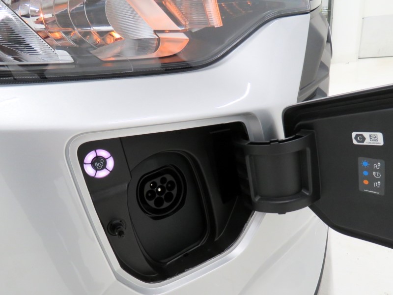 G9 Passenger 9-persoons bus