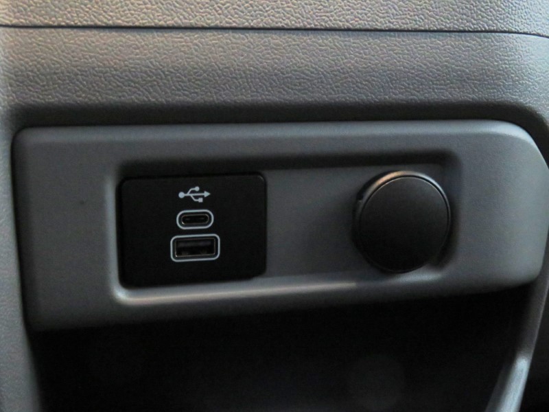 G9 Passenger 9-persoons bus