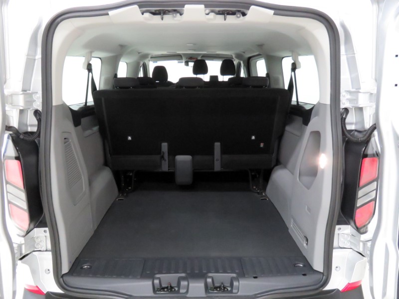 G9 Passenger 9-persoons bus