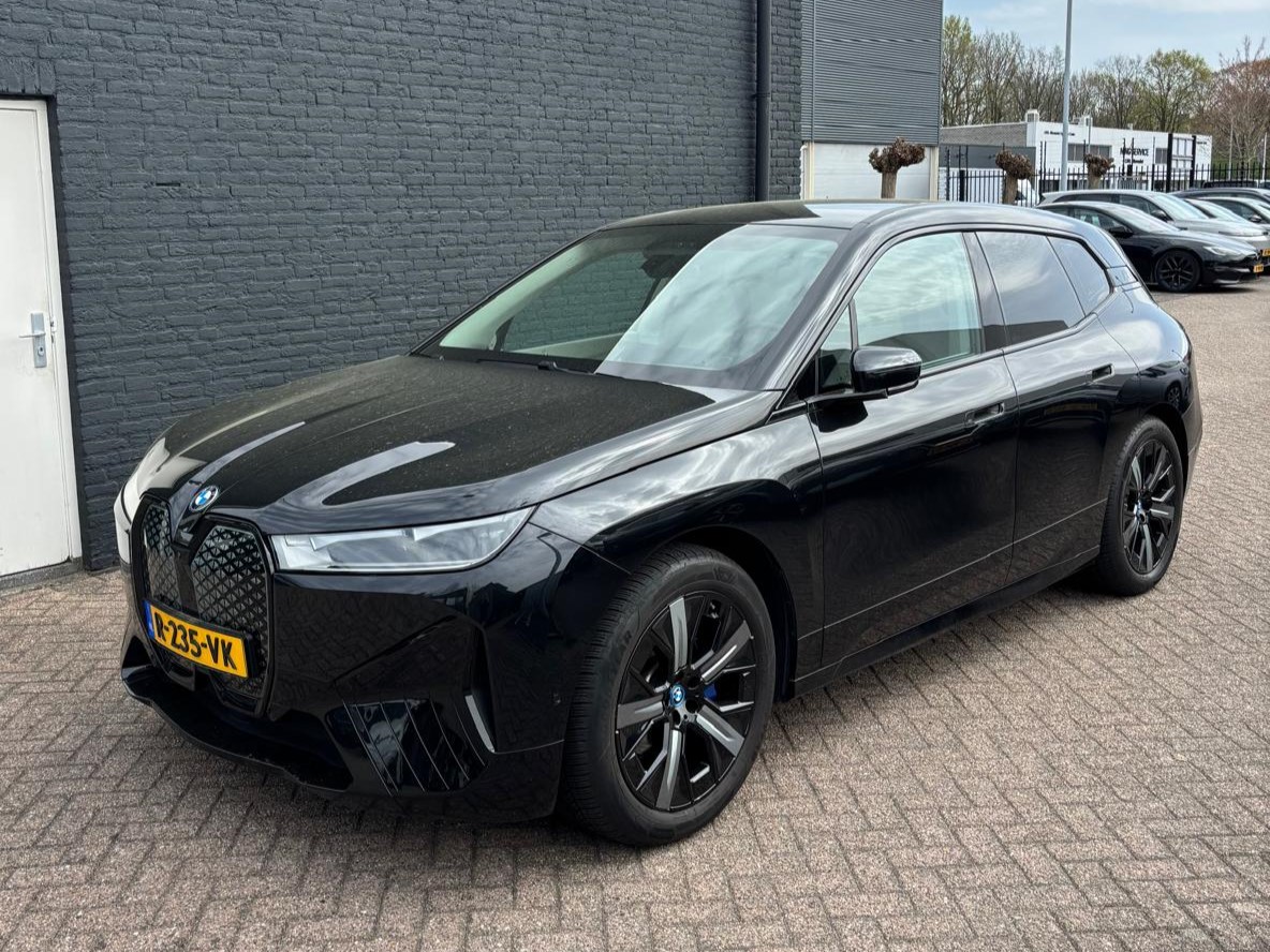 BMW iX