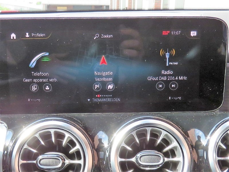 Mercedes-Benz GLB 180