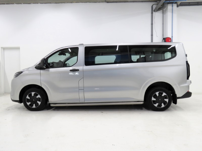 G9 Passenger 9-persoons bus