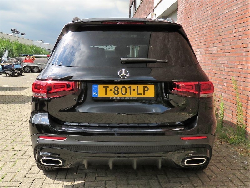 Mercedes-Benz GLB 180