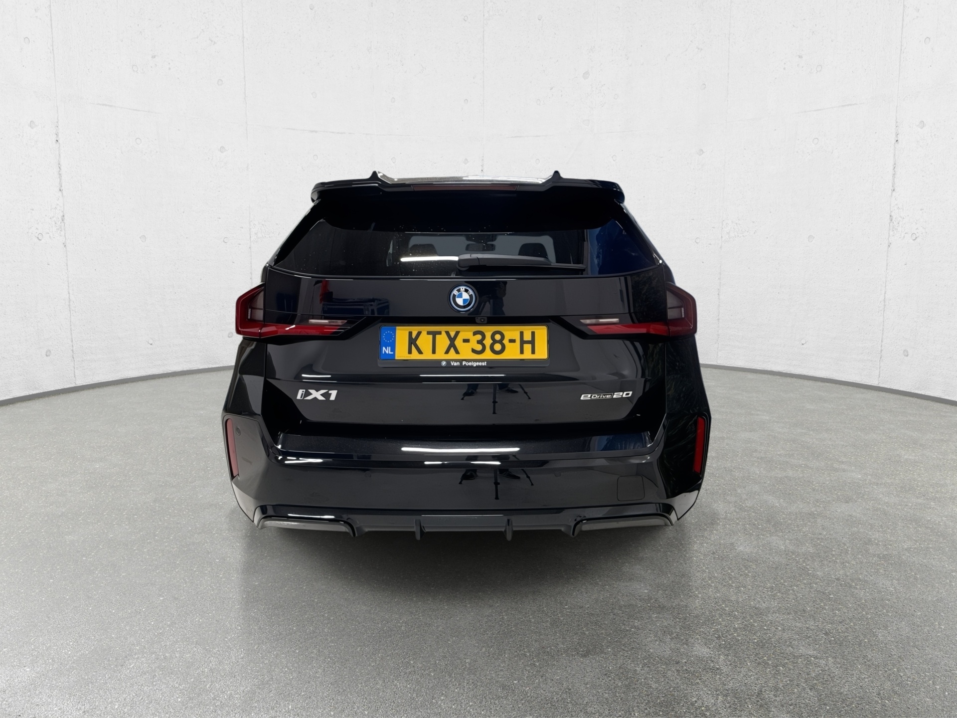 BMW iX1