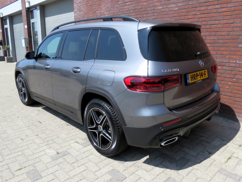 Mercedes-Benz GLB 180