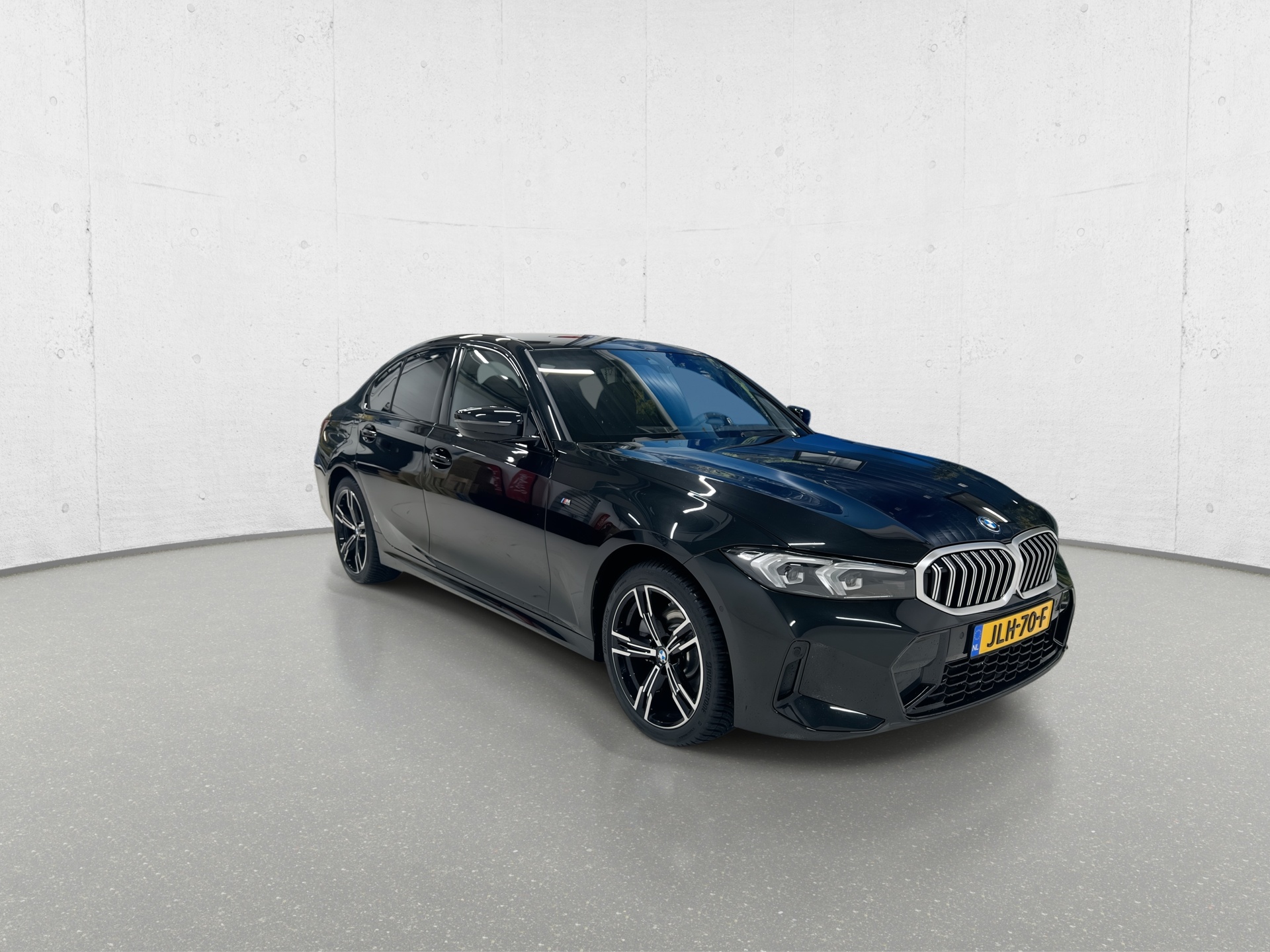 BMW 330e Saloon