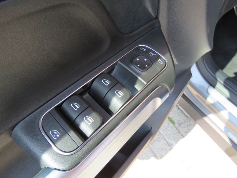 Mercedes-Benz GLB 180