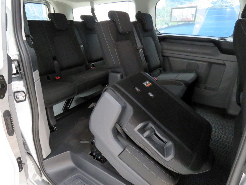 G9 Passenger 9-persoons bus